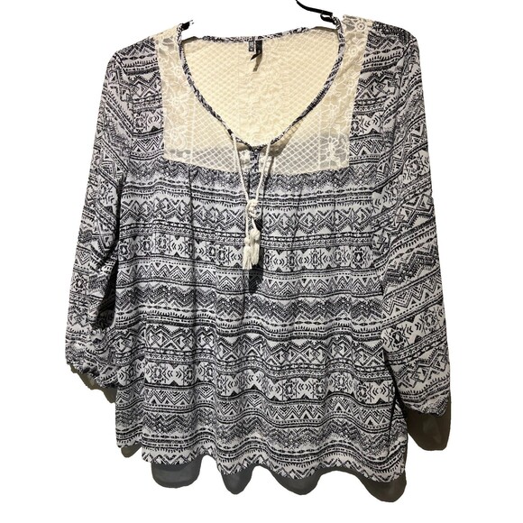 MAURICES Pre-loved top with crochet/lace back SIZE XL - Picture 1 of 5